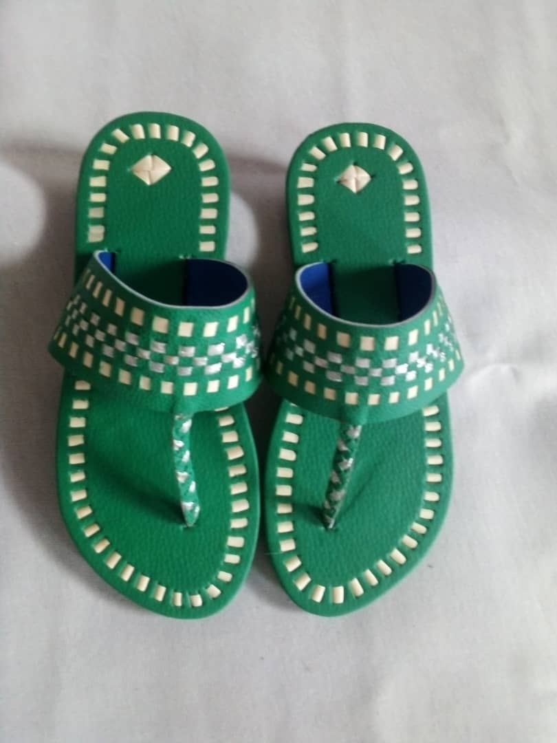 Sandales traditionnelles vertes pour femme, By Djae